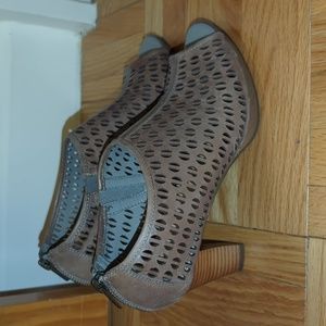 Grey/neutral Cut-Out Bootie PeepToe 6.5